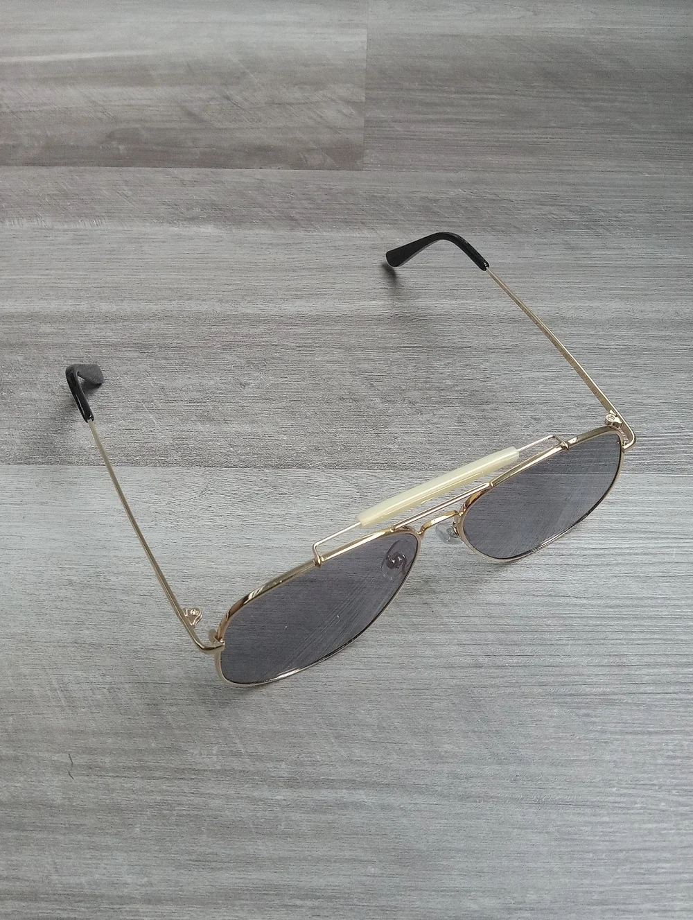 BRAND NEW NWT Aviator Gold Tone Frame Sunglasses